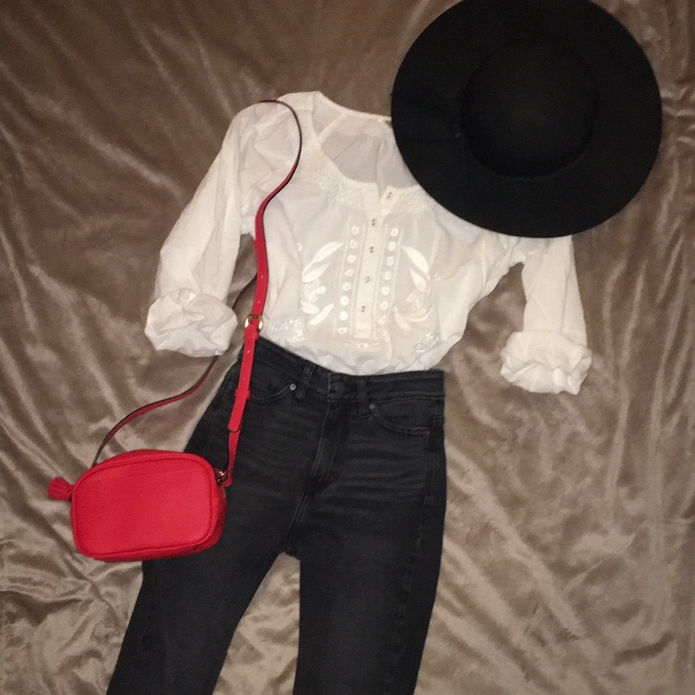 🎉CLOSET CLEAR OUT🎉  White blouse